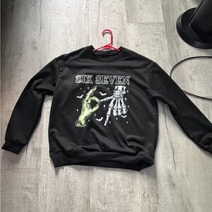 Amazon Black Graphic 6/7 halloween crew neck!